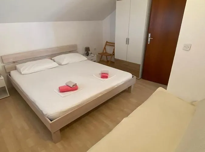 Apartament By The Bozo Benic Rtina