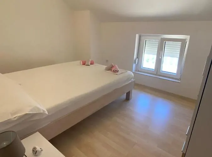 Apartament By The Bozo Benic Rtina